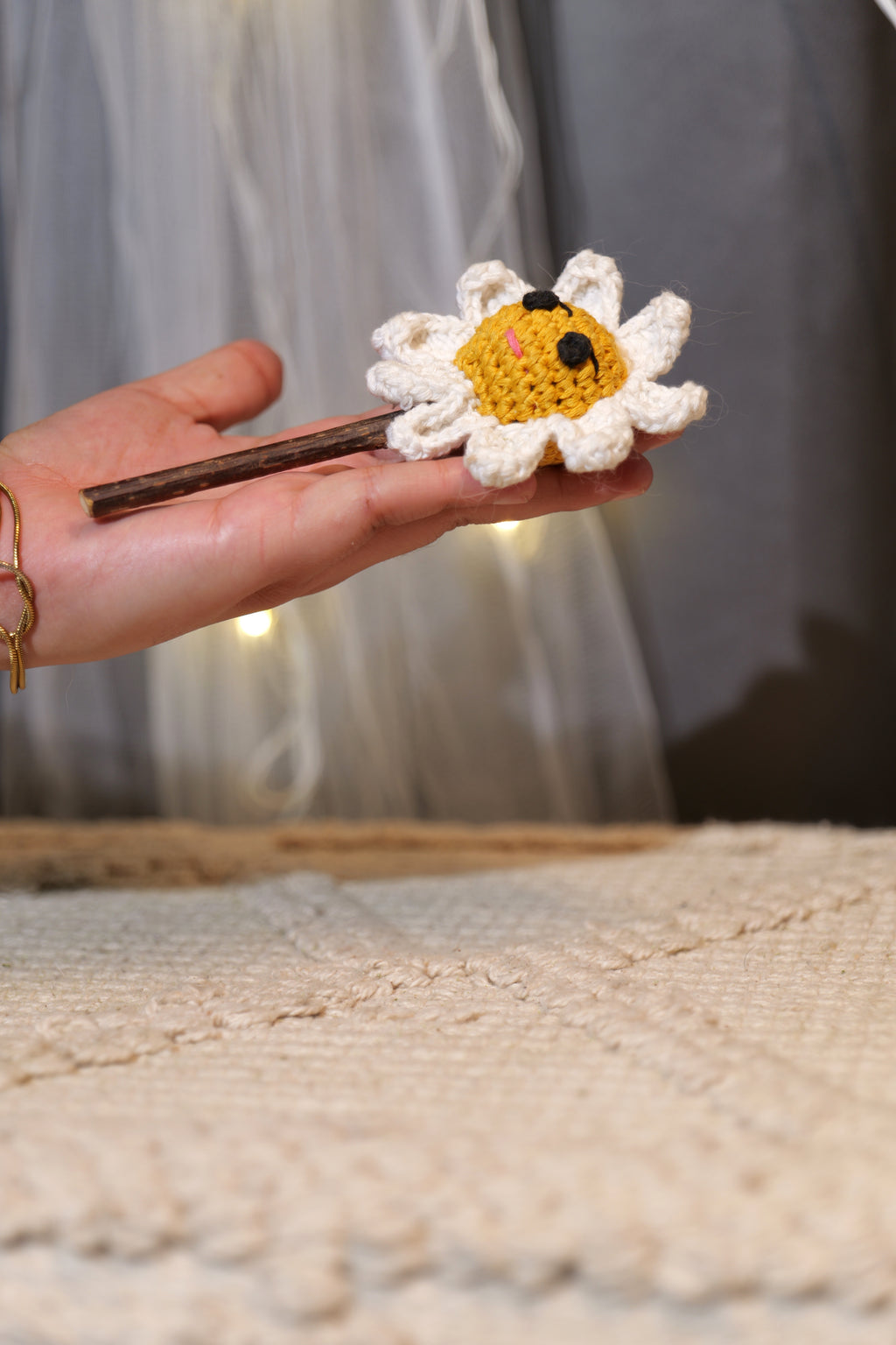 Catnip Flower Toy – Crochet Daisy for Cats
